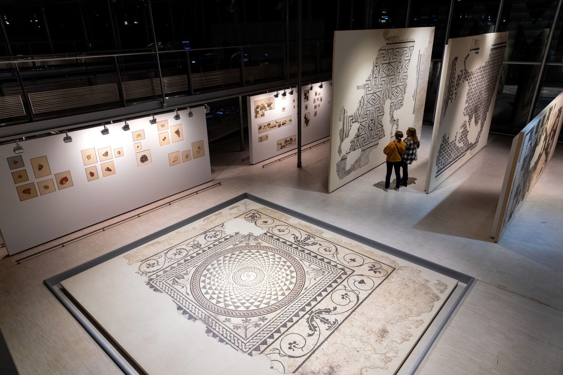 Salle de présentation des mosaïques du musée Gallo-Romain de Saint-Romain-en-Gal