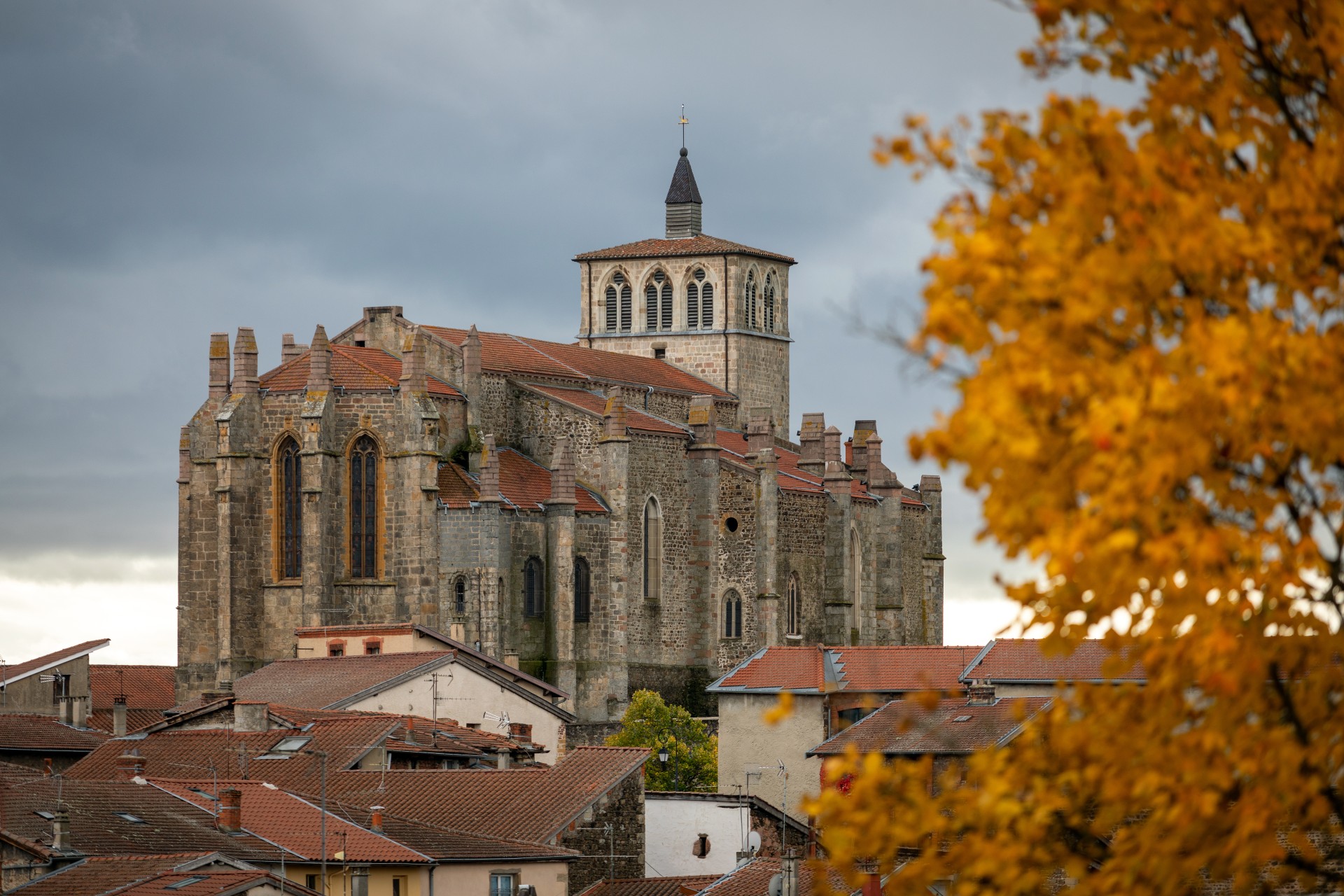 Collégiale du XVe siècle à St Symphorien sur Coise, village classé 