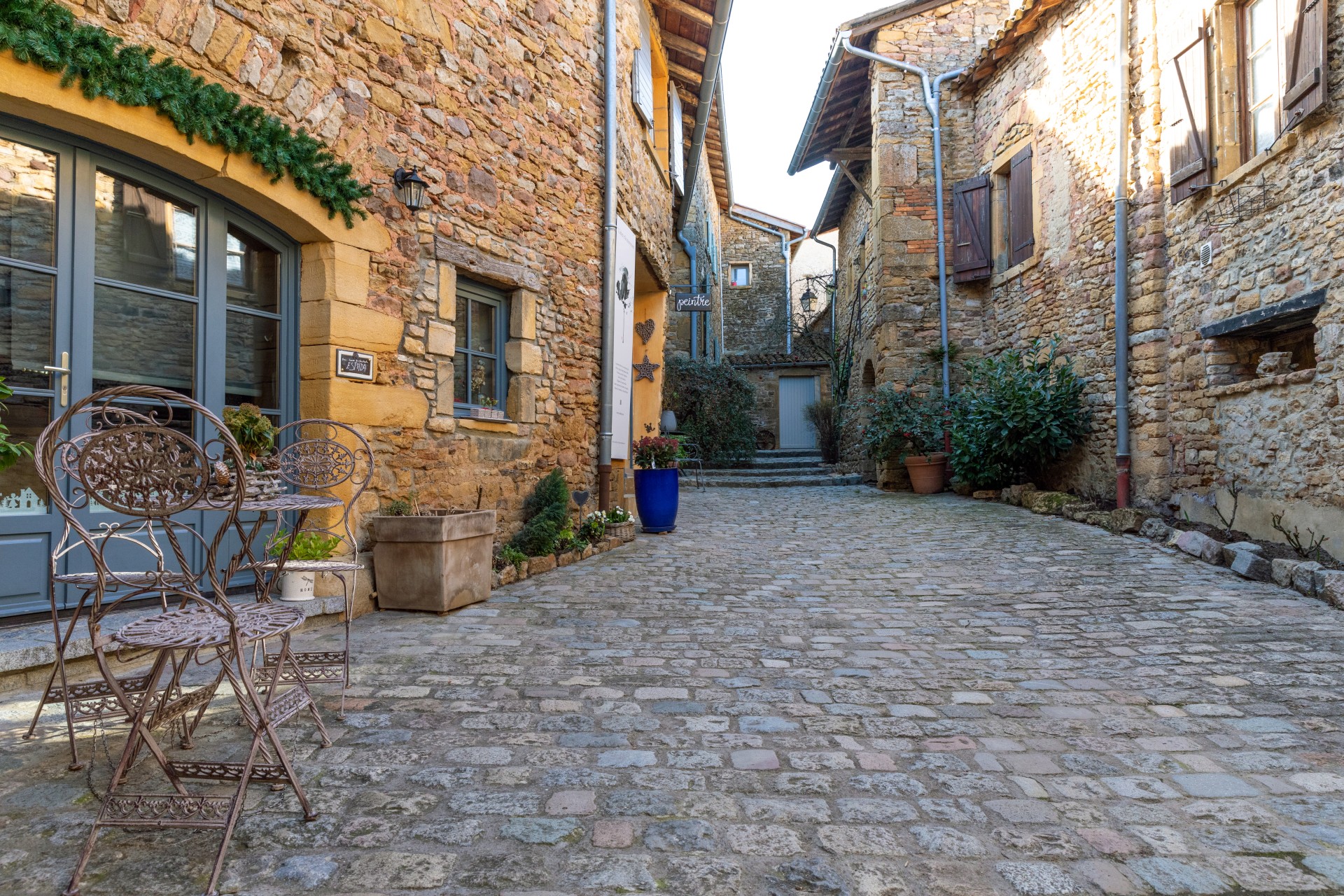 Village d'Oingt, typique en pierres dorées et classé 