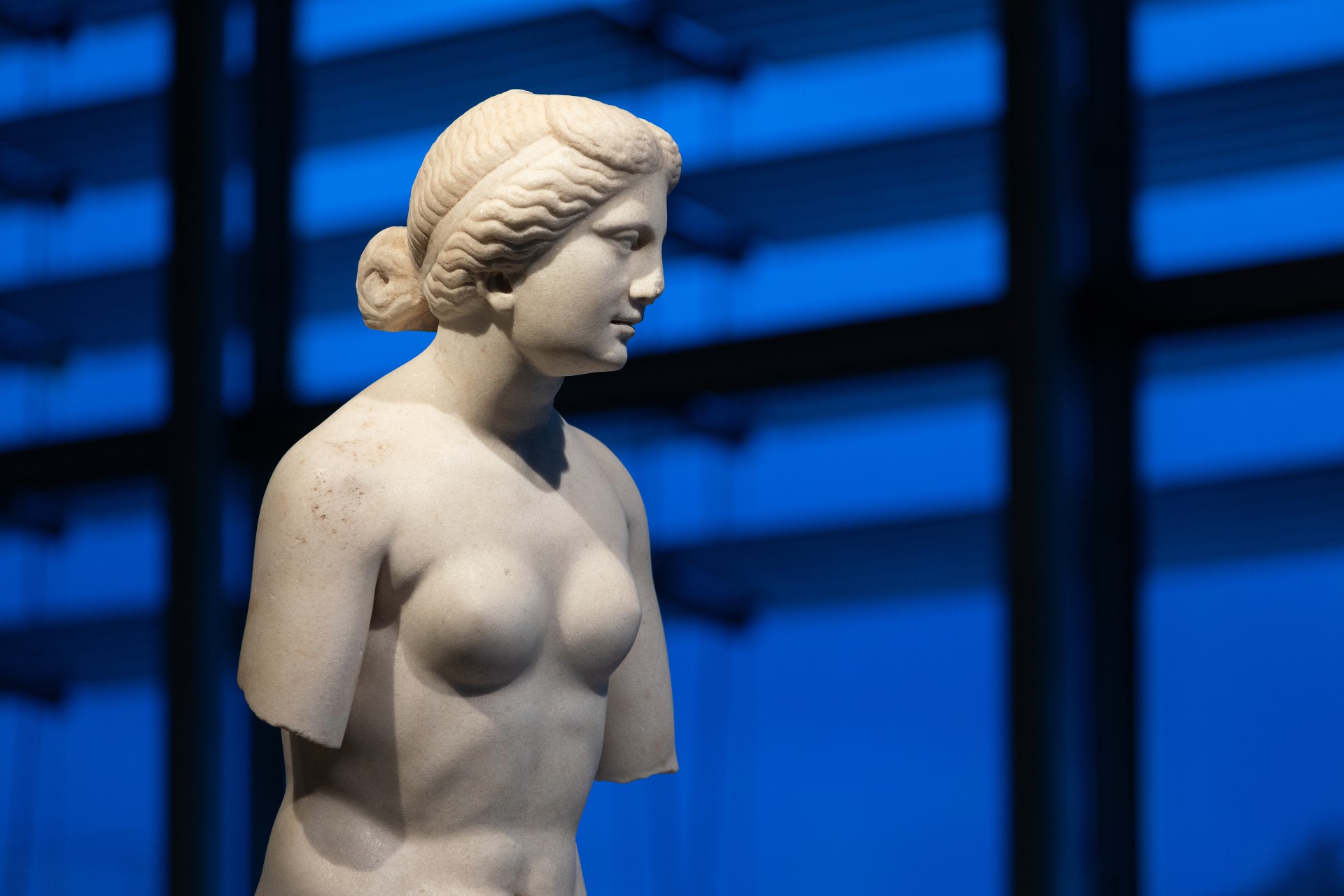 Partie haute de la statue de la belle Aphrodite avec ses deus bras manquants