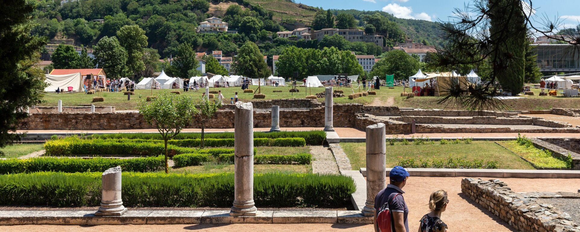 Reconstitution sur le site archéologique des Journées gallo-Romaine au Musée de Saint-Romain -en-Gal
