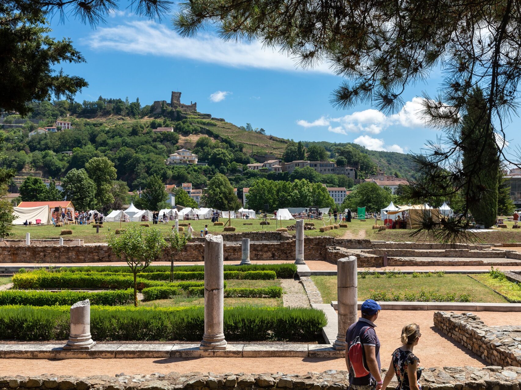 Reconstitution sur le site archéologique des Journées gallo-Romaine au Musée de Saint-Romain -en-Gal